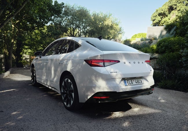 La trasera del Enyaq Coupé mantiene toda su personalidad.