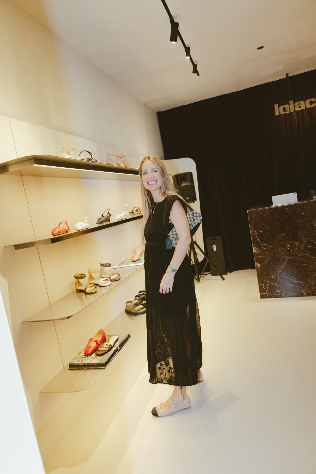 Carmen Damiá Serratosa en la inauguración de Lola Cruz.