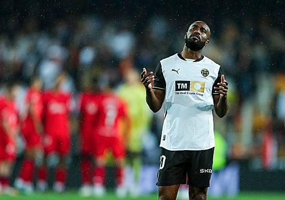 Dimitri Foulquier, durante un partido en Mestalla.
