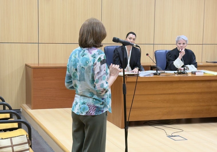 La mujer acusada de desviar 150.000 euros de las cuentas de su marido tras sufrir un derrame cerebral.