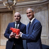Reconocimiento. Esteban y Trelis, recogiendo el premio entregado el lunes en Bilbao.