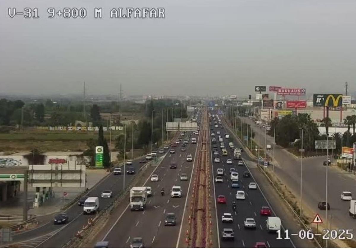 Más de 20 kilómetros de atascos en las entradas y salidas a Valencia este miércoles: los tramos más complicados en las carreteras