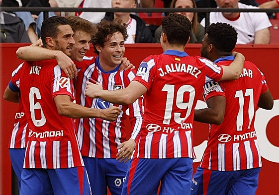 Jugadores del Atlético de Madrid celebran un gol en liga.
