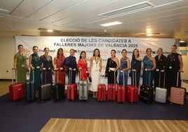 María Estela Arlandis, (FMV 2024) y su corte de honor, en el crucero a Ibiza.
