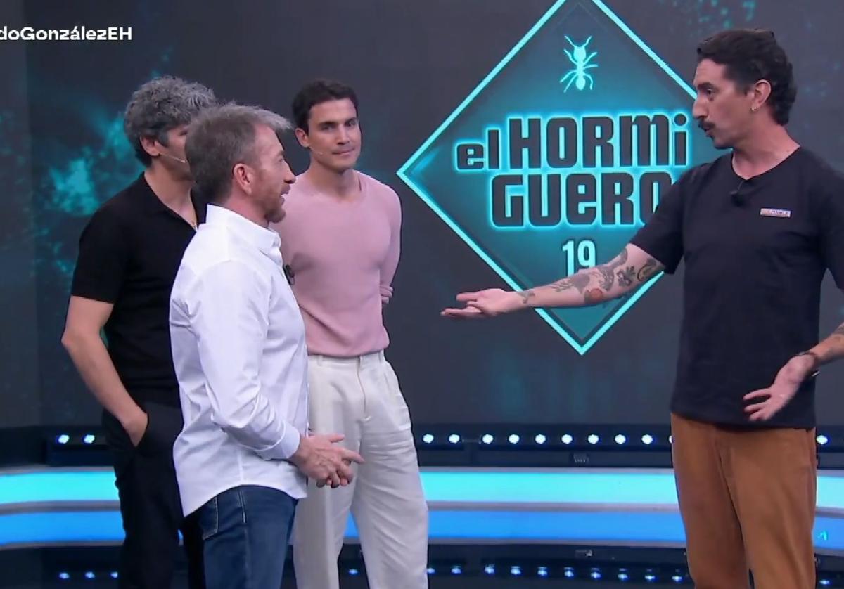 Pablo Motos, durante la prueba con naranjas de este miércoles.