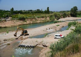 Tramo del río Turia en plena tarea de reconstrucción.