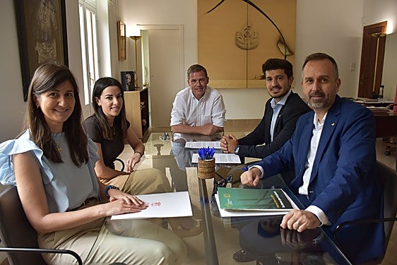 La firma del préstamo.