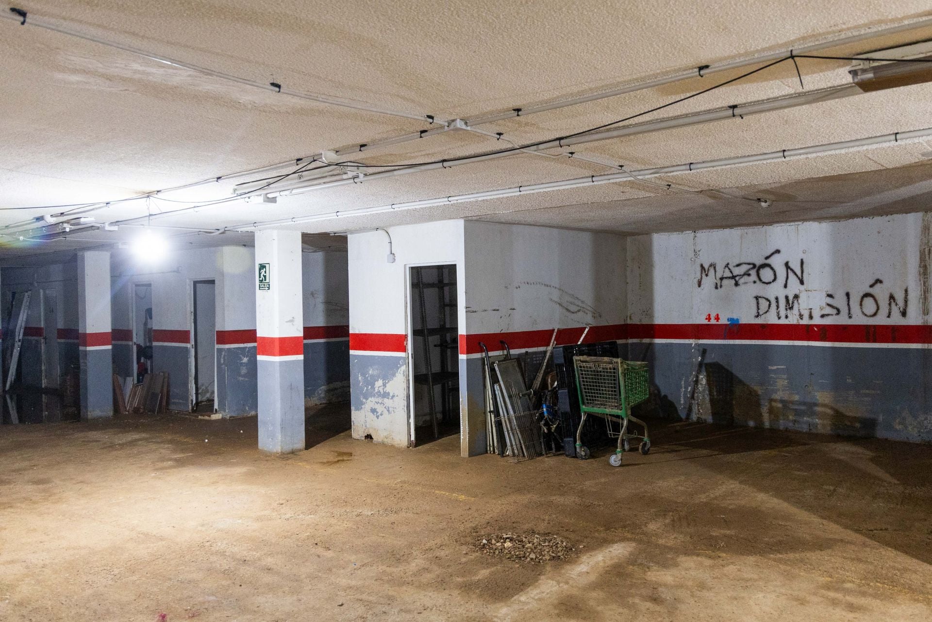 FOTOS | Un garaje apocalíptico en el barrio de La Torre