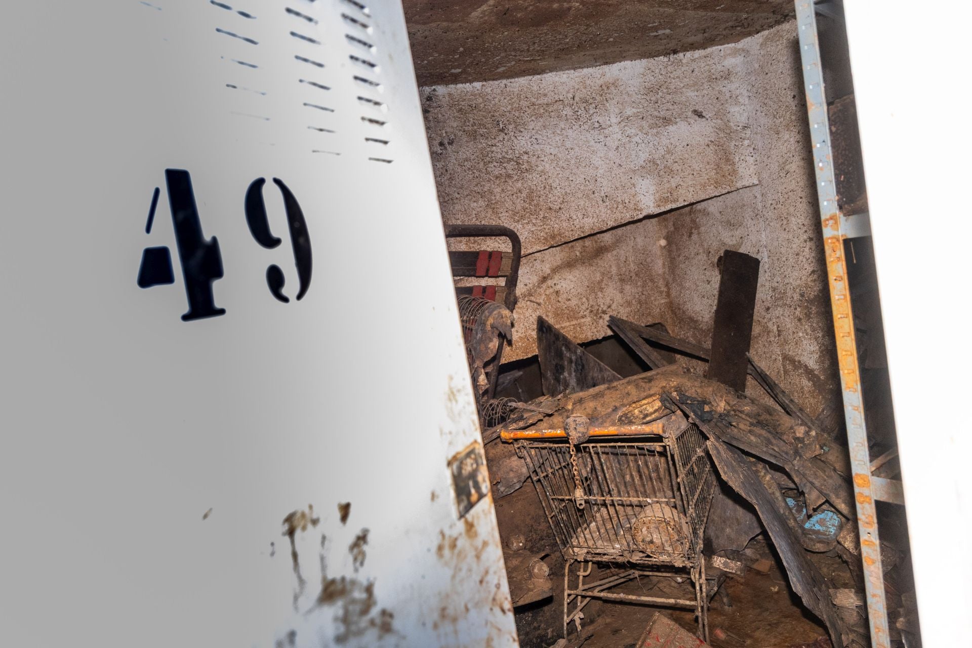 FOTOS | Un garaje apocalíptico en el barrio de La Torre
