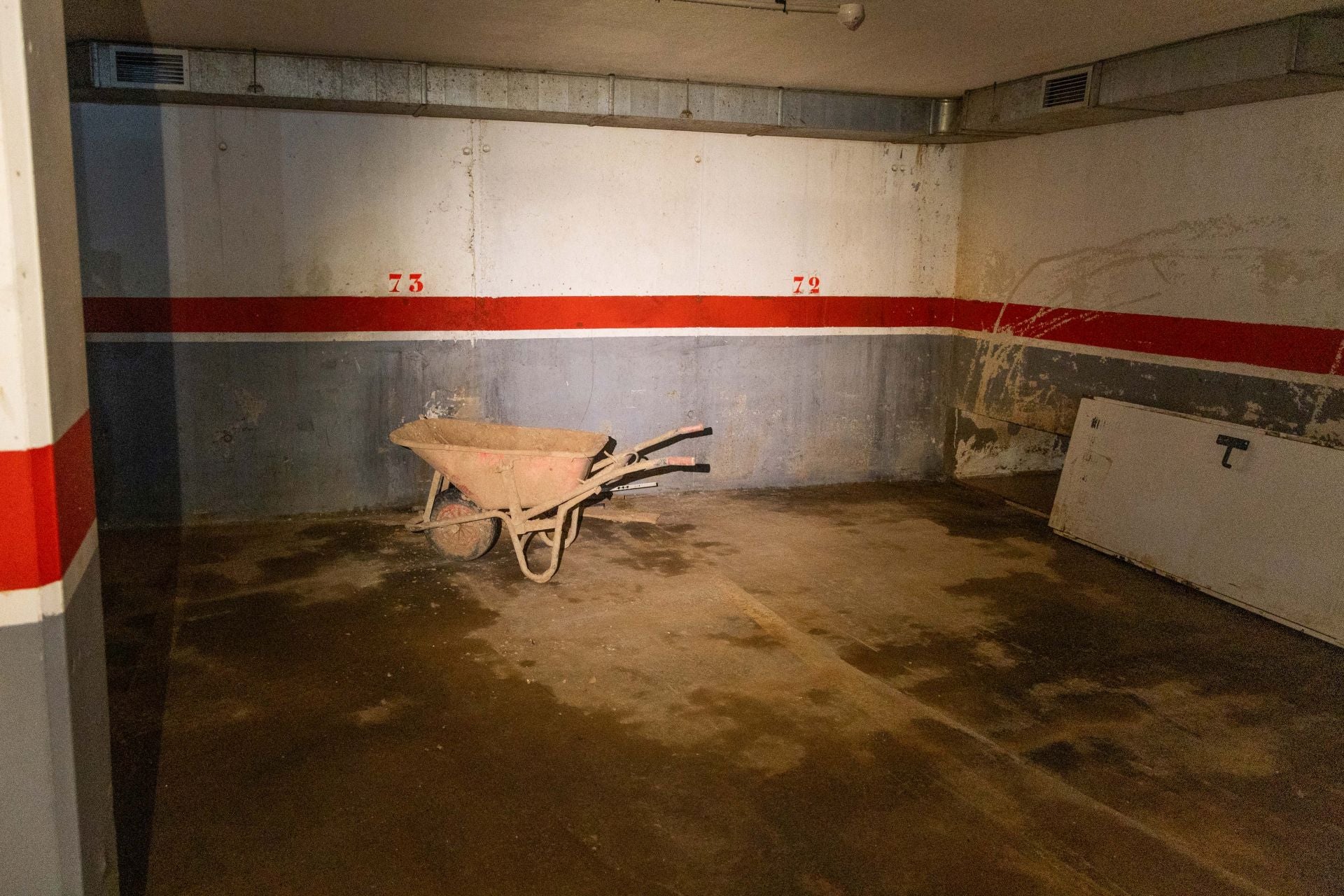 FOTOS | Un garaje apocalíptico en el barrio de La Torre