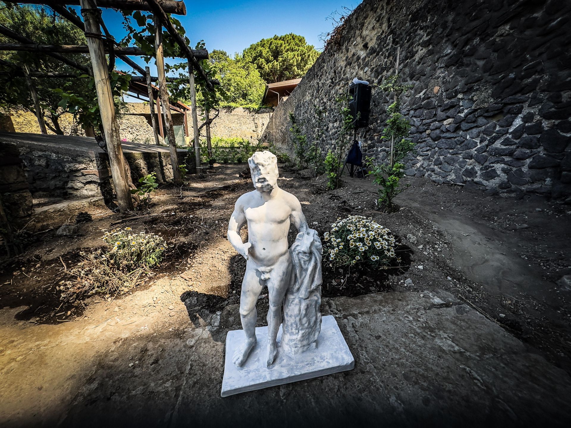 Renace la Casa Jardín de Hércules en Pompeya