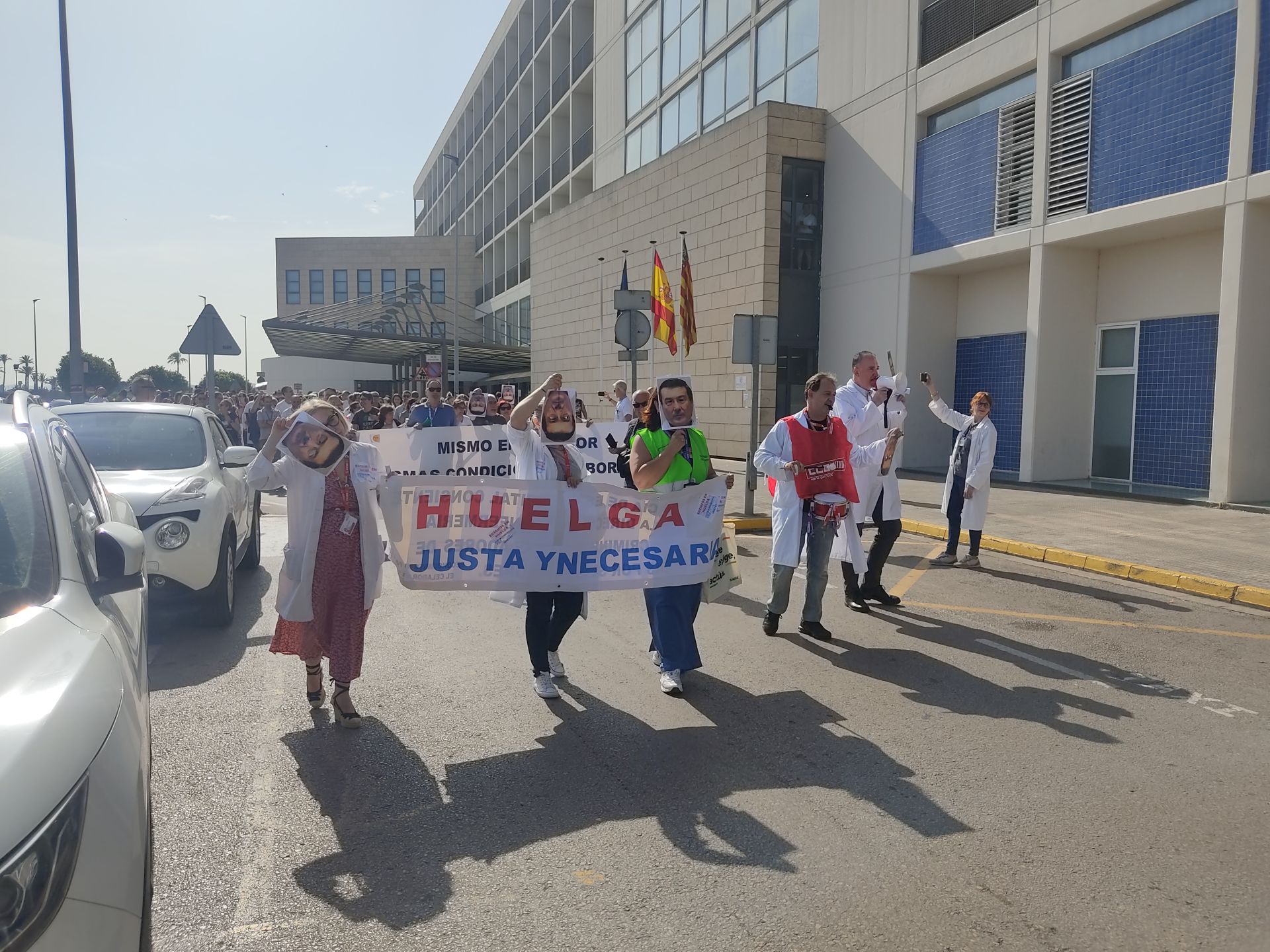 Imagen principal - Cancelaciones de citas en el Hospital de la Ribera por el inicio de la huelga