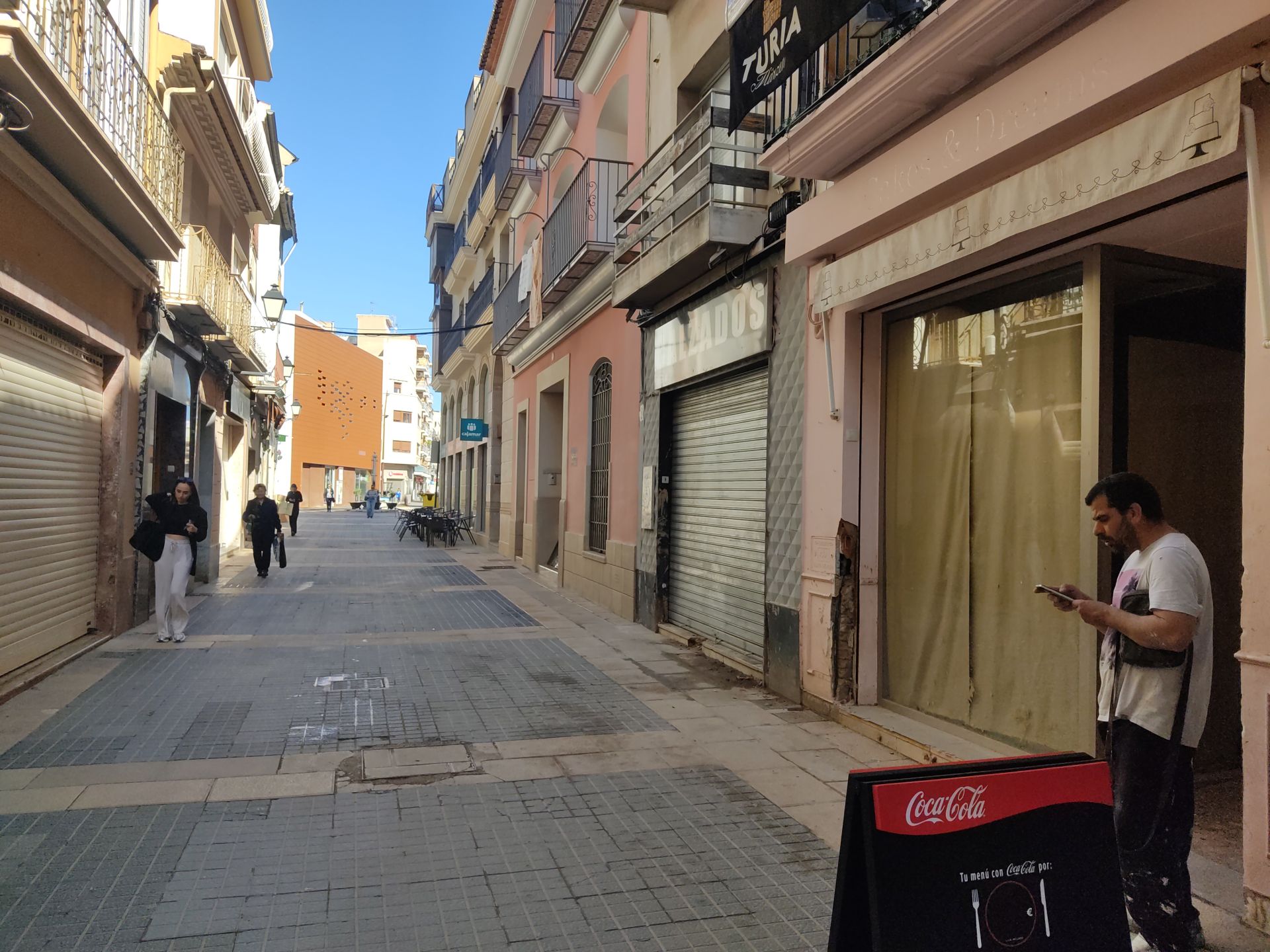 Una calle comercial de Algemesí.