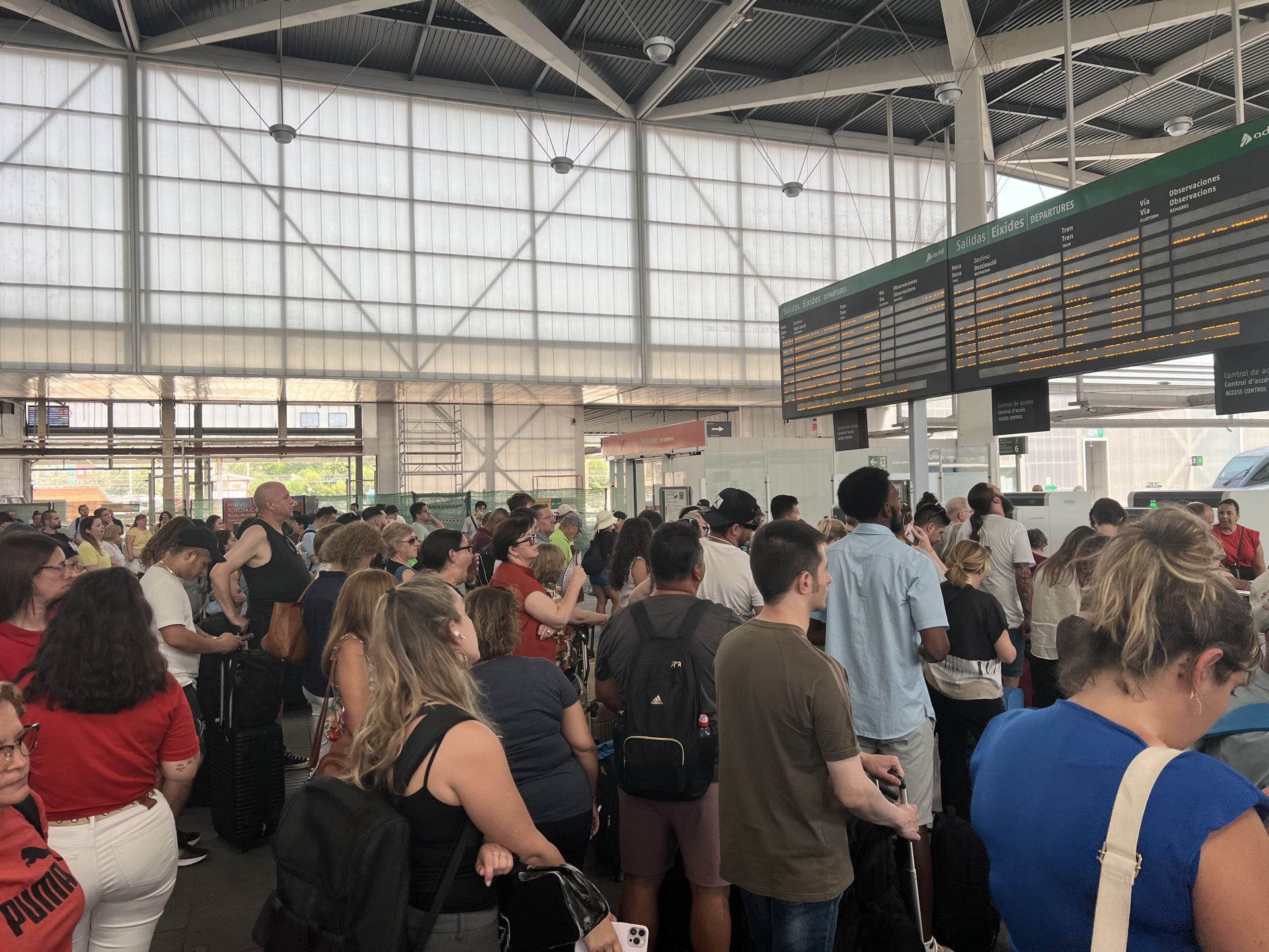 Interrumpida la alta velocidad entre la Comunitat y Madrid por una avería en Chamartín
