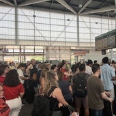 Pasajeros este jueves en la estación de Joaquín Sorolla.