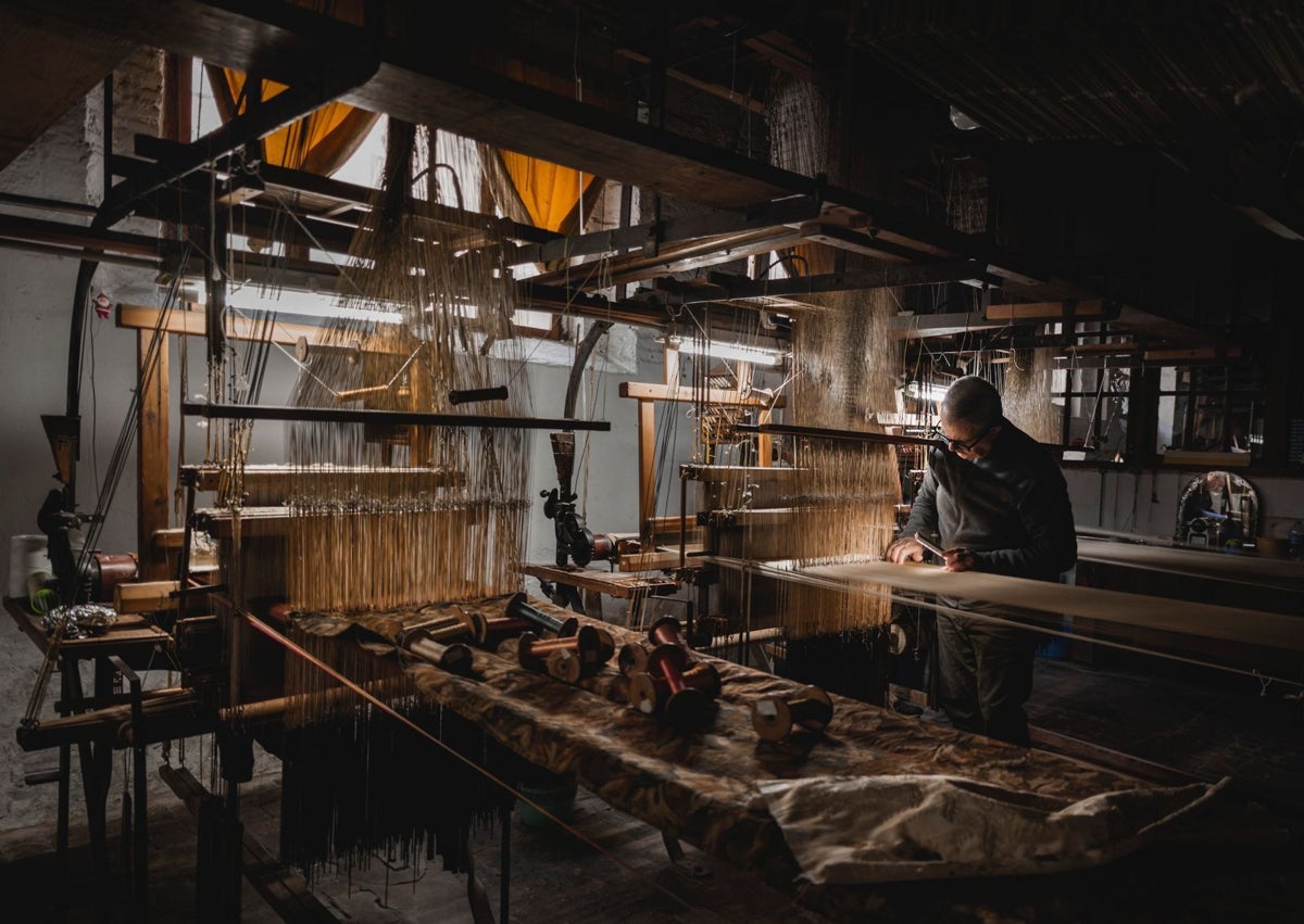Imagen secundaria 1 - Una diseñadora de lámparas de Manises y un artesano de la seda, los valencianos premiados con los Maestro Artesano del Círculo Fortuny
