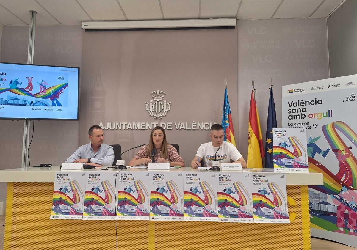 Imagen principal - Rueda de prensa y cartel que anuncia los festejos.