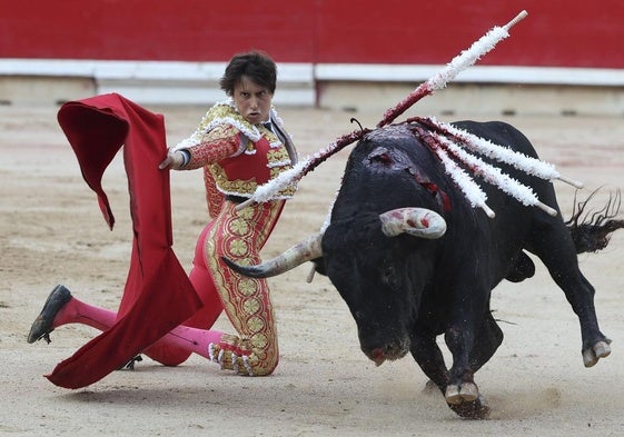 El diestro Andrés Roca Rey en la Feria del Toro de los Sanfermines 2023.