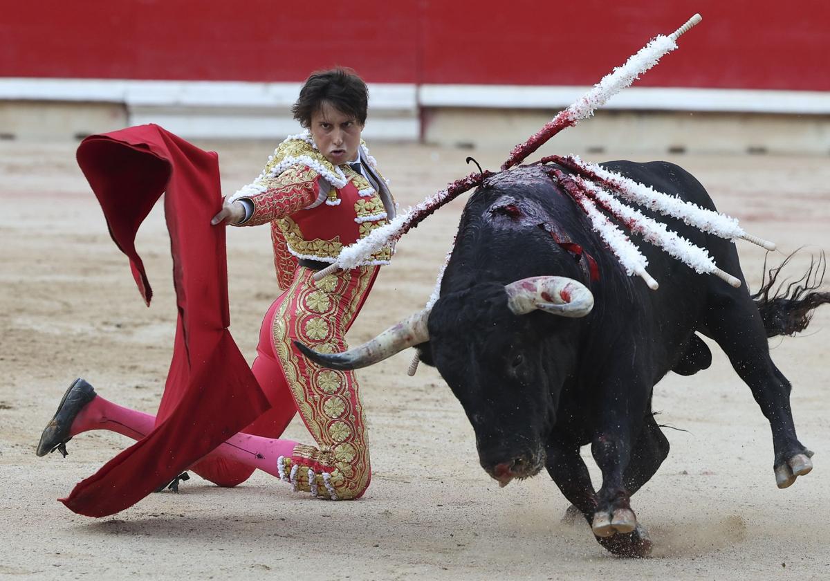 El diestro Andrés Roca Rey en la Feria del Toro de los Sanfermines 2023.