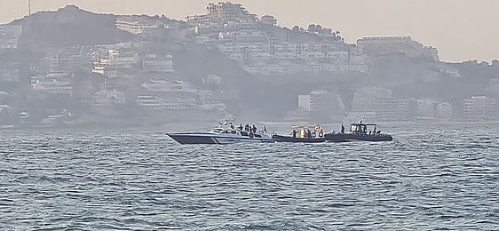 Imágenes del simulacro de la Guardia Civil realizado el miércoles frente al litoral de Cullera.