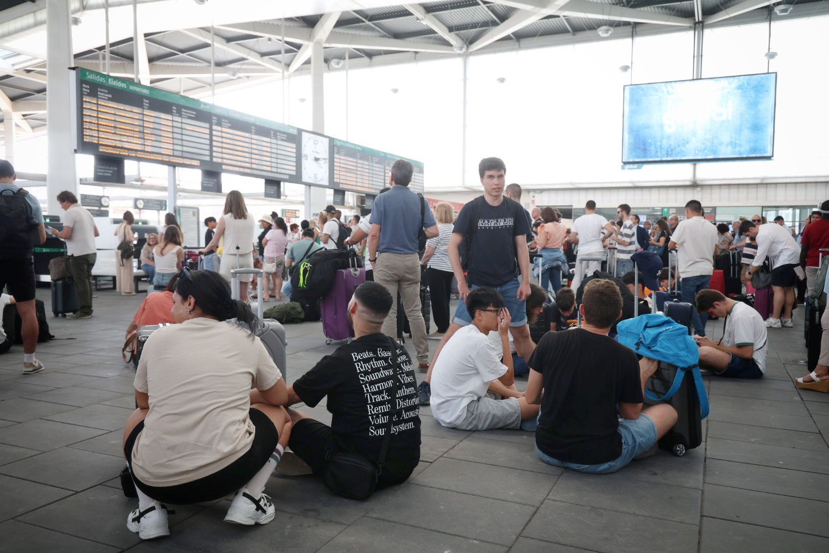 Interrumpida la alta velocidad entre la Comunitat y Madrid por una avería en Chamartín