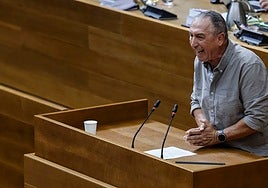 Joan Baldoví, este jueves en la tribuna de Les Corts.