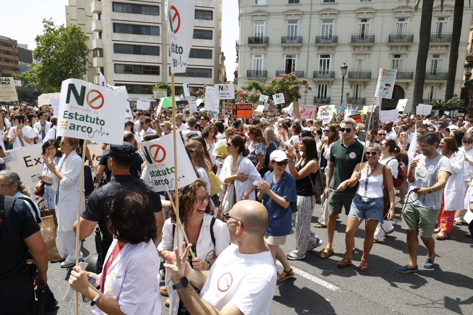 FOTOS | Protesta de los médicos en Valencia