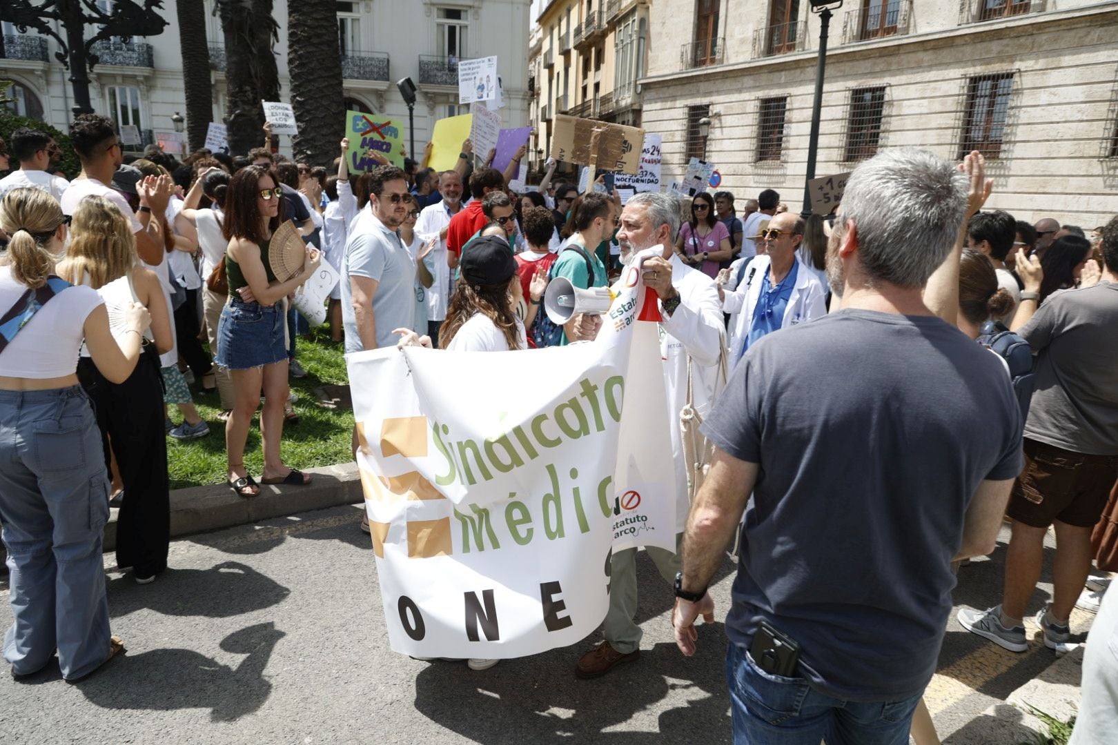 FOTOS | Protesta de los médicos en Valencia