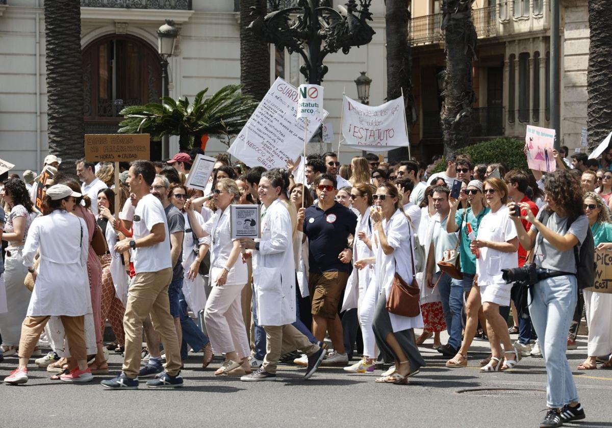 FOTOS | Protesta de los médicos en Valencia