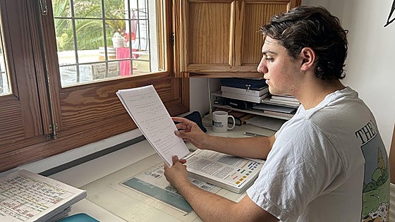 El mejor estudiante de la Comunitat roza la perfección en la Selectividad con 9,9 sobre 10 y estudiará Diseño de Moda