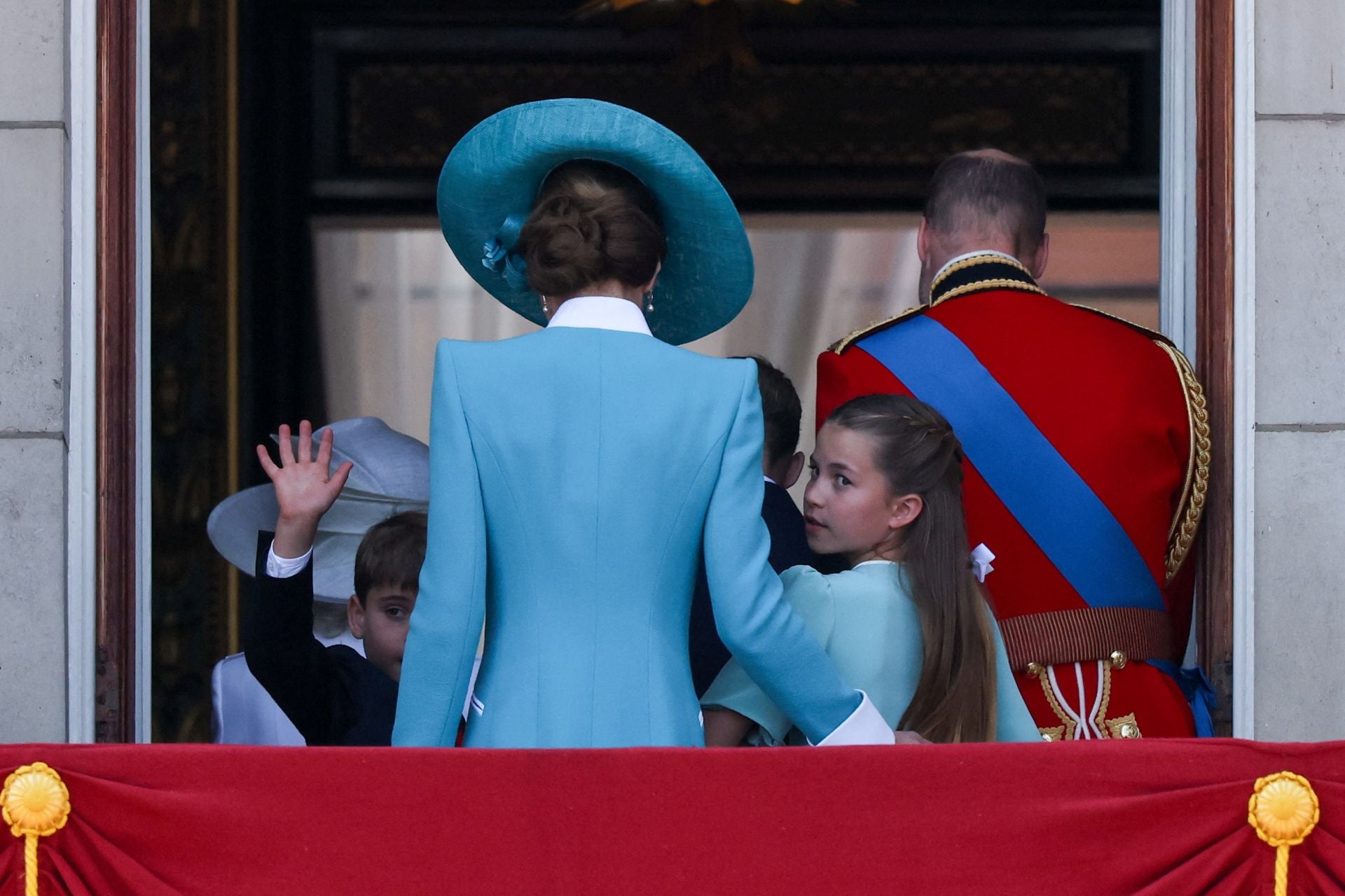 Kate Middleton deslumbra en su vuelta al desfile más colorido del Reino Unido