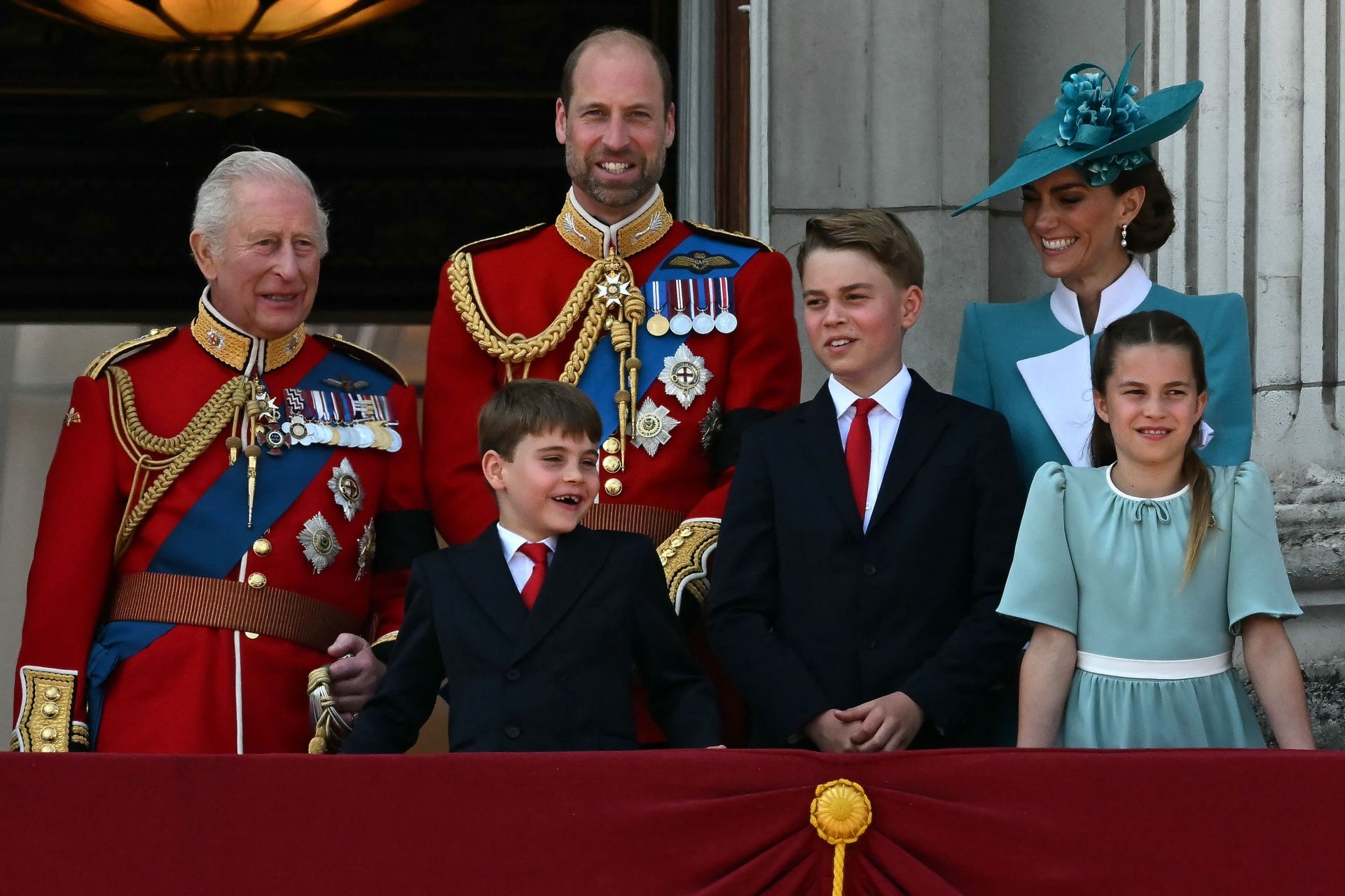 Kate Middleton deslumbra en su vuelta al desfile más colorido del Reino Unido
