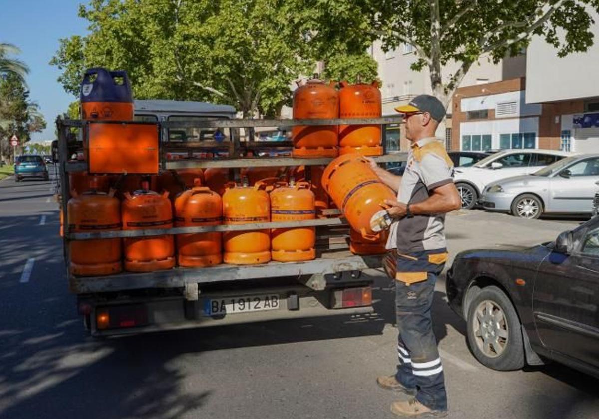 Reparto de butano en una imagen de archivo.