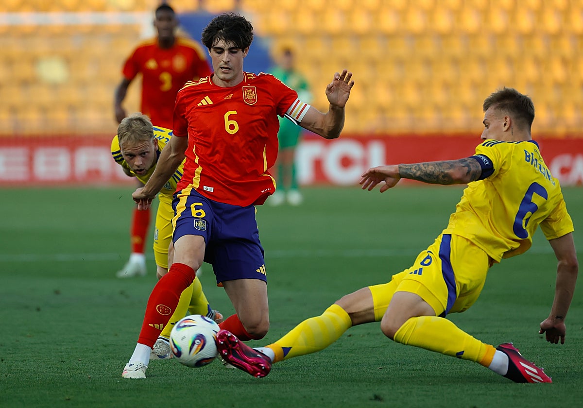 Javi Guerra, durante el partido de la selección sub21 contra Ucrania.
