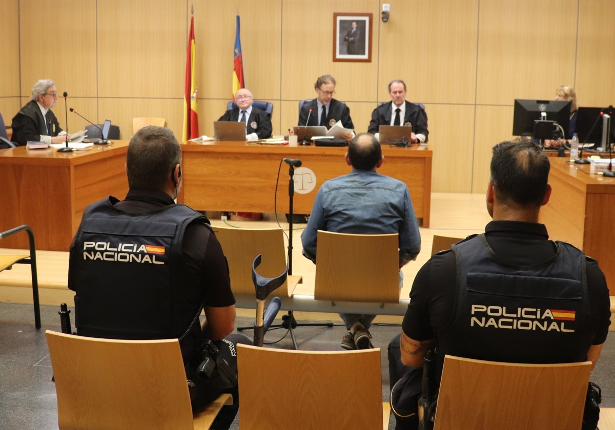El condenado por las agresiones sexuales a su nieto es juzgado por idénticos hechos a otra nieta de ocho años.