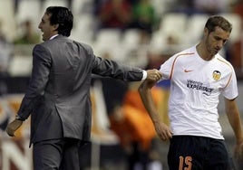 Las frases que escribía Helguera en el vestuario para desquiciar a Emery en el Valencia: «Se volvía loco»