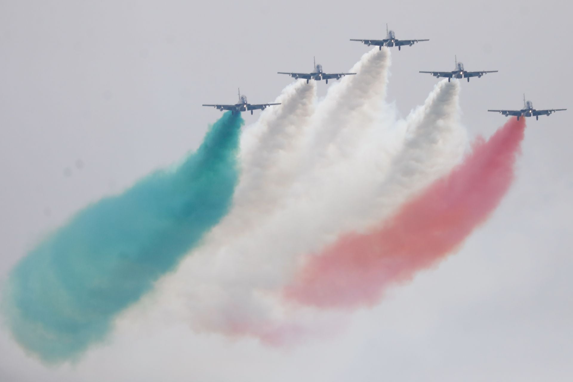 El Rey asiste al último vuelo de la mítica Patrulla Águila tras 40 años de acrobacias