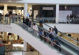 Compras en un centro comercial de Valencia.
