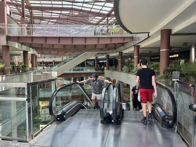 Los centros comerciales vuelven a abrir sus puertas este domingo