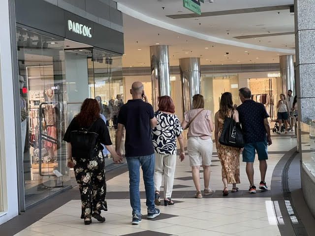 Los centros comerciales vuelven a abrir sus puertas este domingo
