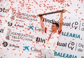 Tonet IV celebra el título en Bellreguard.