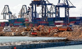 Obras en el puerto de Valencia.