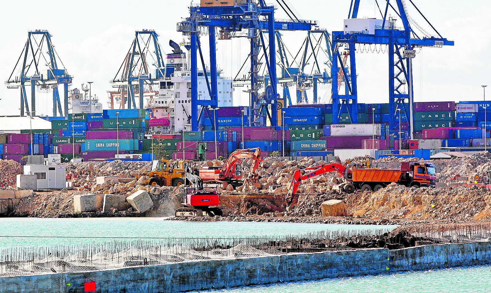 Obras en el puerto de Valencia.