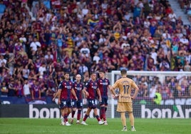 Los jugadores del Levante, durante un partido del Ciutat de Valencia esta temporada.