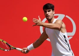 A qué hora juega Alcaraz en Queen's: hora del partido frente a Davidovich y cómo verlo por televisión