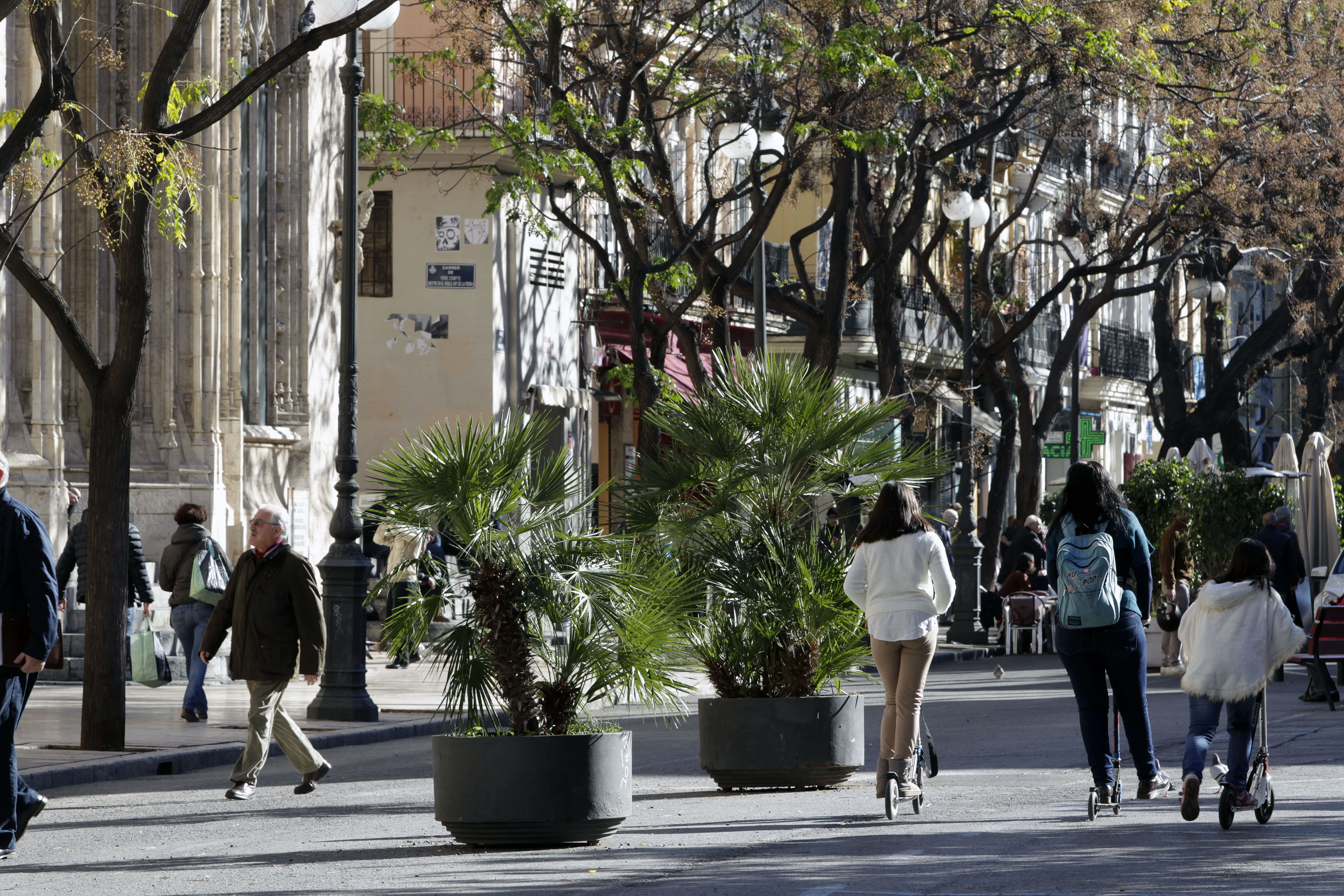 Imagen principal - Distintas zonas de Valencia donde el peatón es el único protagonista.