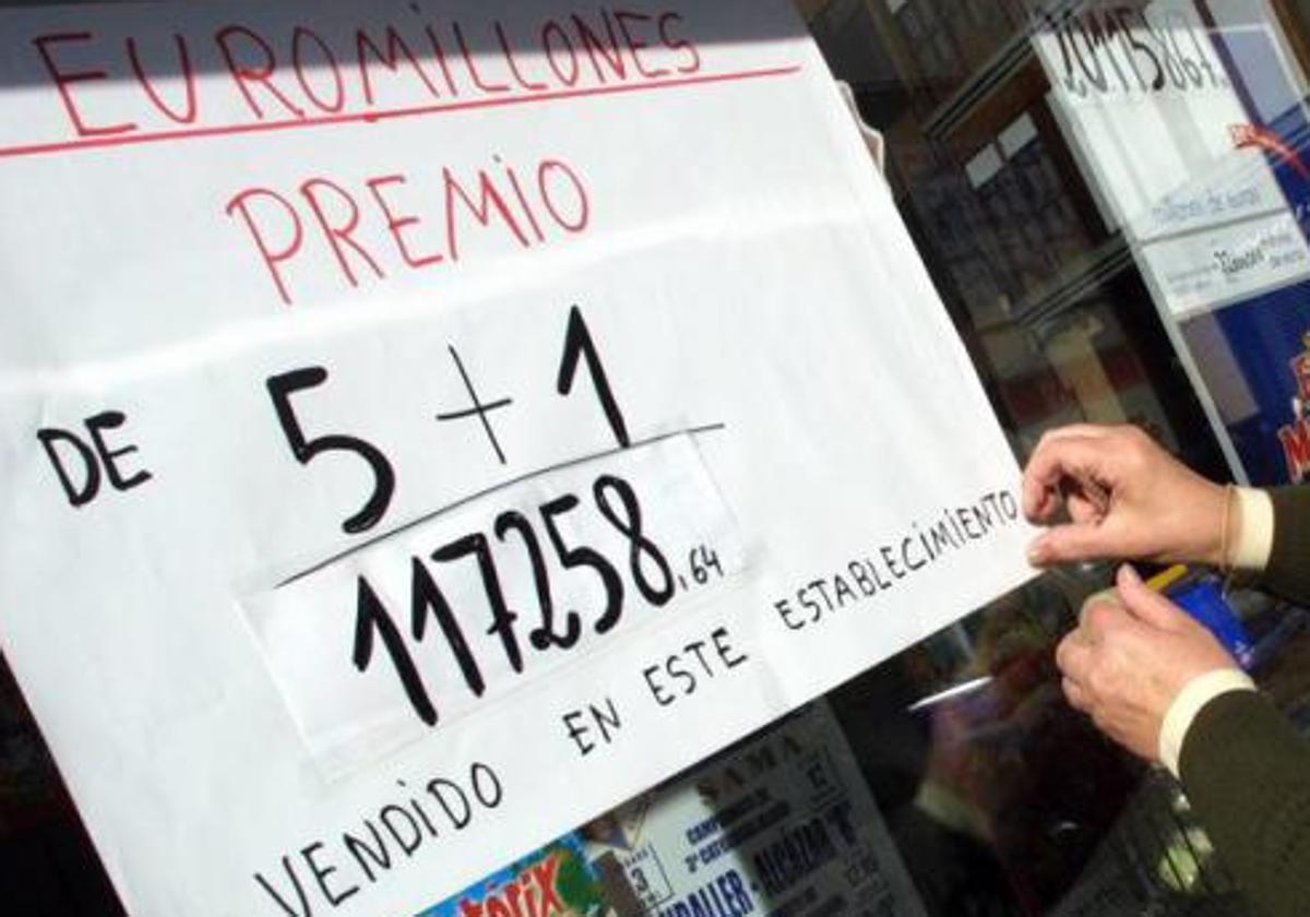 Un premio de Euromillones vendido en una administración española, en una imagen de archivo.