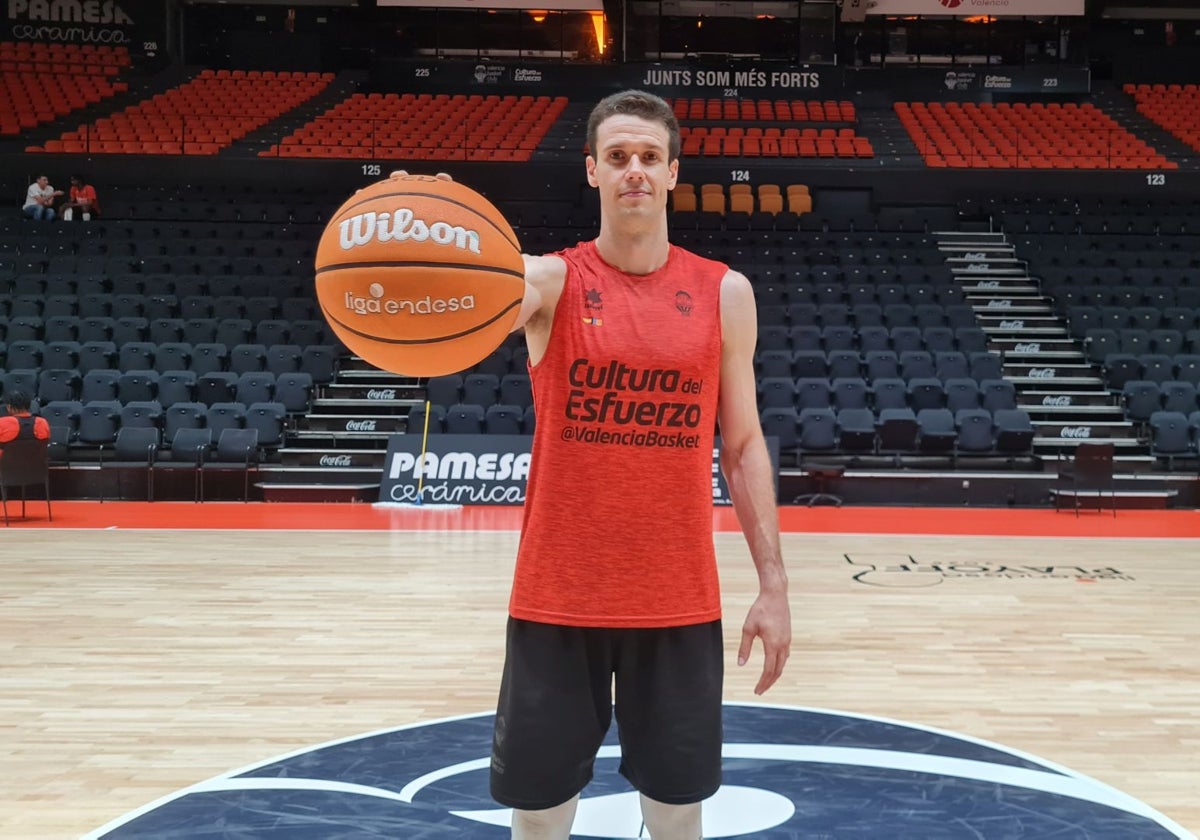 Xabi López-Arostegui posa en el último Media Day de la historia de la Fonteta previo a una final.