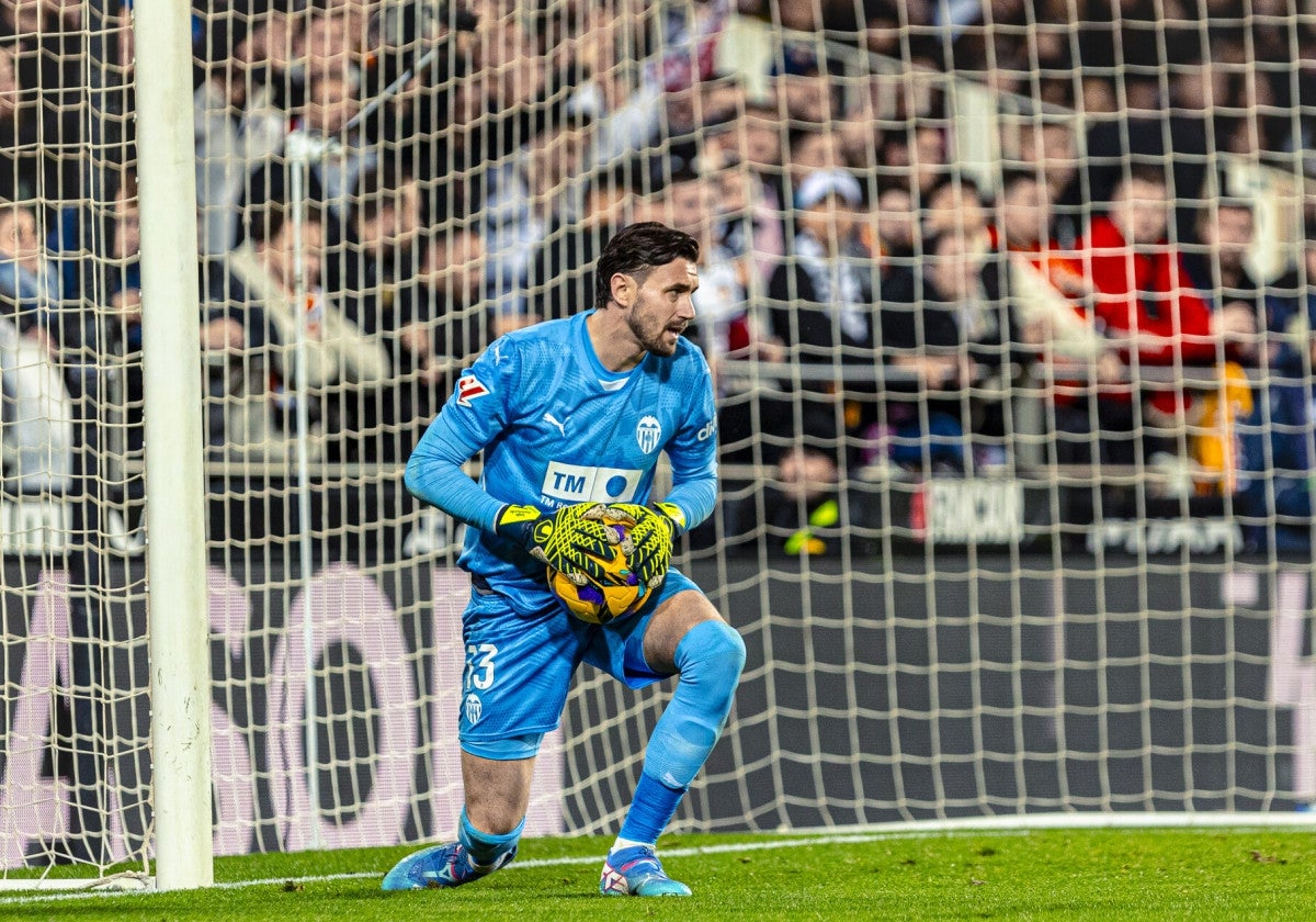 Stole Dimitrievski, durante un partido.