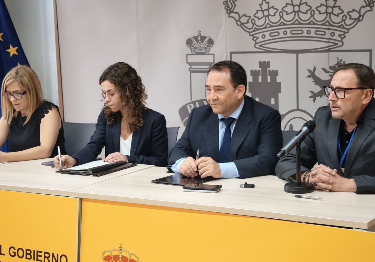 Pilar Bernabé, Rosario Sánchez, Manuel Illueca y Manuel Espinar.